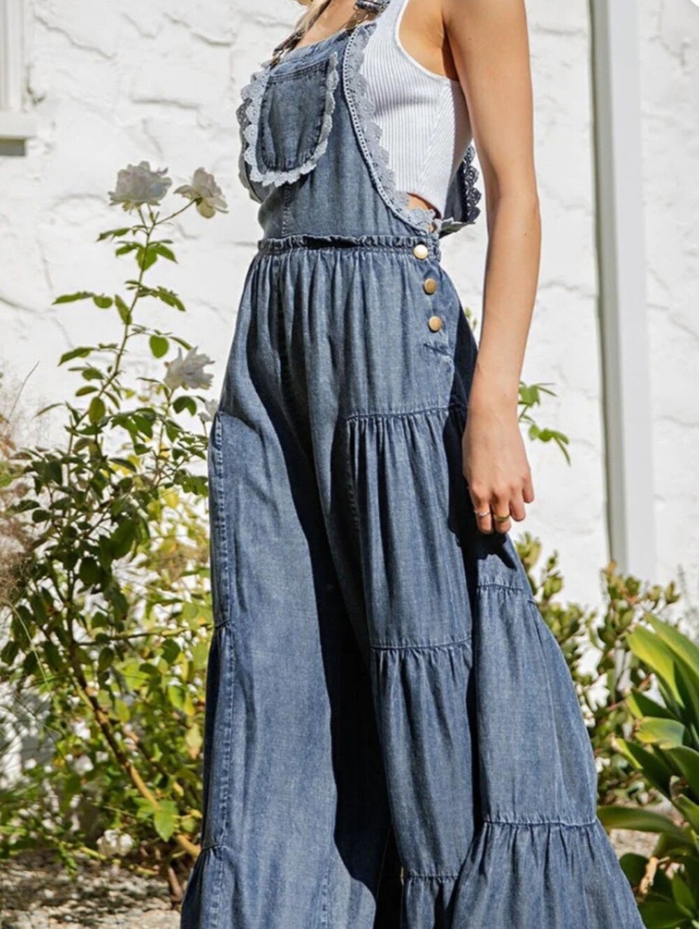 Veveret Jumpsuit with Lace Trim and Floral Straps Size Large NWT